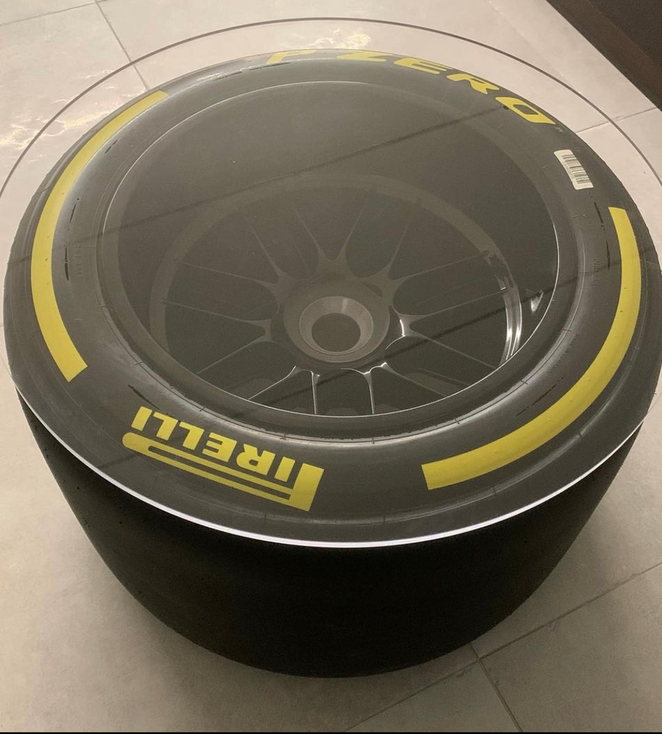 Pirelli 18 inch + glasplaat en velg